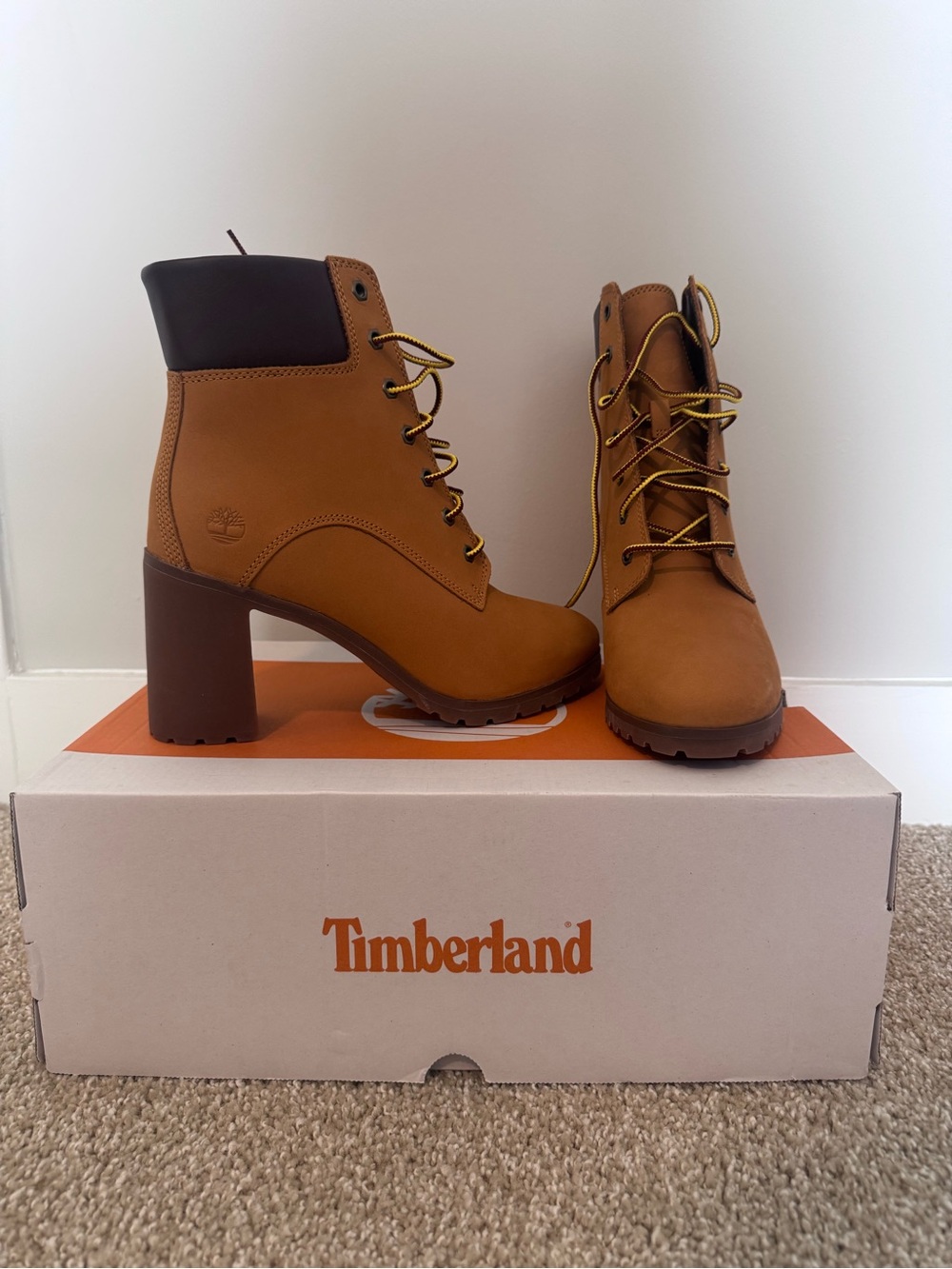 Timberland Women's Tan and Dark Brown Lace-Up Chunky Heel Boots